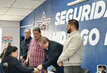 Con inversión de 2 millones de pesos, alcalde Salvador Calderón entrega bonos a policías municipales