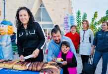 Fito Gardea convive con familias de Saucillo y encabeza el cierre de los festejos de Navidad y Día de Reyes con la tradicional Rosca Gigante