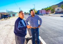 Alcalde Fito Gardea supervisa la recta final de la pavimentación de la calle Mina en Naica, una demanda histórica de la comunidad