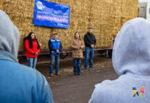Inicia Miriam Soto entrega de 400 paca de rastrojo: “Seguimos al pie del cañón con ustedes”