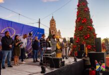 Celebran cientos de familias de Meoqui el Día de Reyes con mega rosca y show infantil