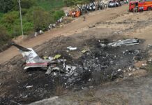 Jet privado se estrella en India; 5 personas murieron, entre ellas un político