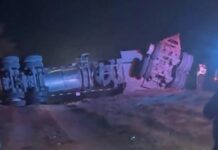 Accidente en carretera Saucillo-Delicias: pipa de leche vuelca tras desprendimiento de tanque