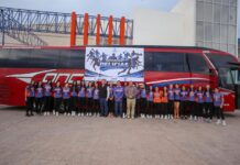 Valenciano encabeza salida de atletas a Olimpiada Estatal y entrega autobús para su traslado