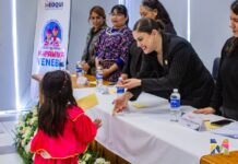 Entrega Miriam Soto becas a más de 40 niños y niñas Rarámuri
