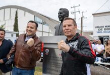 Acompaña Jesús Valenciano a Julio César Chávez en conferencia motivacional