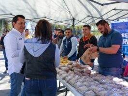Mercarreón presente en la colonia Obrera y benefició a decenas de familias