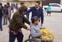 Mario Alberto Mata lleva apoyo alimentario a colonias rurales de Delicias