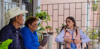 Lleva Miriam Soto atención directa hasta los hogares de las familias en la Col. Genaro Vázquez