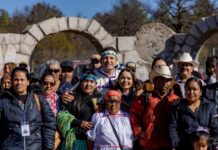 Entregan Marco Bonilla y el presidente municipal de Bocoyna apoyos a familias indígenas de la región