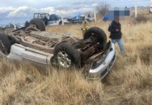 Mueren 2 al volcar camioneta en Cuauhtémoc