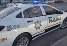 Motociclista pierde el conocimiento tras choque con camioneta en Delicias