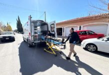Hombre cae de casa y es trasladado a hospital