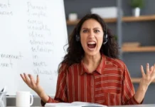 Madre agrede a maestra en kínder por acusaciones de maltrato a niños