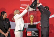Maru Campos da la bienvenida al Trofeo de la Copa Mundial de la FIFA 2026 en su paso por Chihuahua