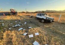 Conductor ebrio vuelca en carretera a Delicias y resulta herido