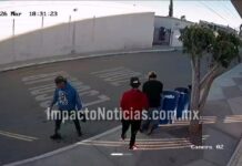 Jóvenes le prenden fuego a botes de basura en primaria de Camargo; los captan en cámara