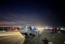 Vehículo abandonado tras volcadura en la colonia Terrazas