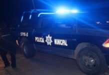 Aparatoso choque frontal en Delicias deja un conductor asegurado