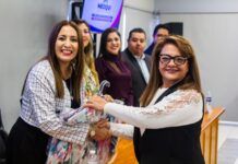 Entrega Miriam Soto uniformes a trabajadores sindicalizados de Meoqui