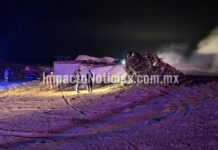 Tráiler se incendia en carretera Camargo-La Cruz tras volcadura