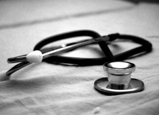 Fiscalía de Sonora emite alerta internacional para localizar a médico homeópata