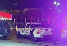 Policías evitan linchamiento; pobladores colgaron de cabeza a presuntos delincuentes
