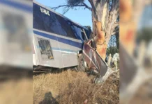 Mueren 9 personas en choque de autobús en Querétaro; hay más de 20 heridos