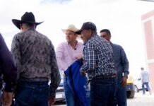 Cumple Marco Bonilla con la zona rural; entrega camiones escolares y ambulancias