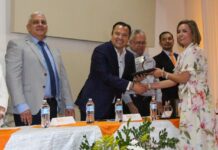 Reconoce Jesús Valenciano a educadoras que han formado generaciones en Delicias