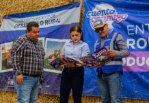 Encabeza Miriam Soto entrega de pacas de rastrojo a productores de Meoqui; suman ya mil en 2026