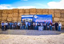 Entregan más de 400 pacas de rastrojo subsidiadas a productores de Meoqui