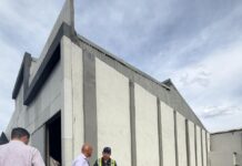 Recorren Jesús Valenciano y Jorge Chanez el Centro de Convenciones para impulsar su remodelación
