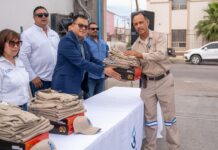 Trabajadores de la JMAS Delicias reciben uniformes y calzado
