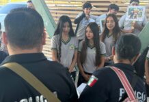 Reconocen alumnos de Secundaria #100 labor policial en Delicias