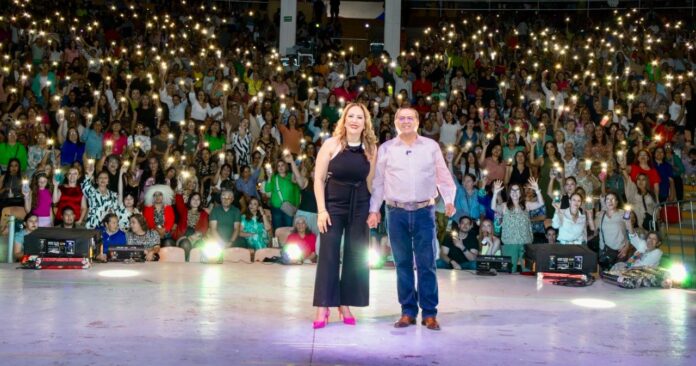 CELEBRAN EN PARRAL EL DIA DE LAS MADRES