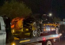 Camión de transporte de maquila choca al pasarse el rojo; solo hubo daños materiales