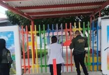 Muere niño de 6 años tras colapsarle estructura de columpio en jardín de niños