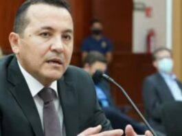 Inzunza y exvicefiscal de Sinaloa comparecen ante FGR en Culiacán