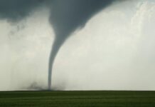 Emiten alerta por posible torbellino o tornado en Ciudad Acuña, Coahuila