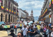 “¿Me tienen que quitar la vida para recibir apoyo?”: Grecia Quiroz cuestiona a Sheinbaum en protesta en Morelia