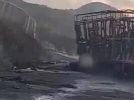 Reportan enfrentamientos, bloqueos e incendios de vehículos en Michoacán; suspenden clases y actividades