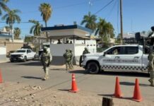 Mueren siete internos por riña en penal; asesinan a policía en Culiacán