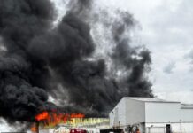 Voraz incendio arrasó con bodegas de la chilera en Saucillo