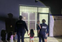 Resguardan a 4 menores abandonados en casa de Juárez