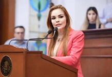 Dan protección a diputada Paola Gárate tras dejarle corona fúnebre afuera de su casa en Culiacán