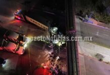 Tráiler es partido a la mitad por ferrocarril en Camargo