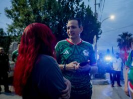 Recorre alcalde Marco Bonilla calles de la colonia Cumbres del Sur para supervisar alumbrado y seguridad