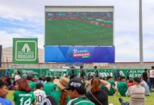 Disfrutan delicienses triunfo de México en pantalla gigante del Gran Estadio Delicias