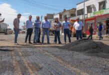 Supervisa Valenciano avances de pavimentación en la avenida Octava Sur